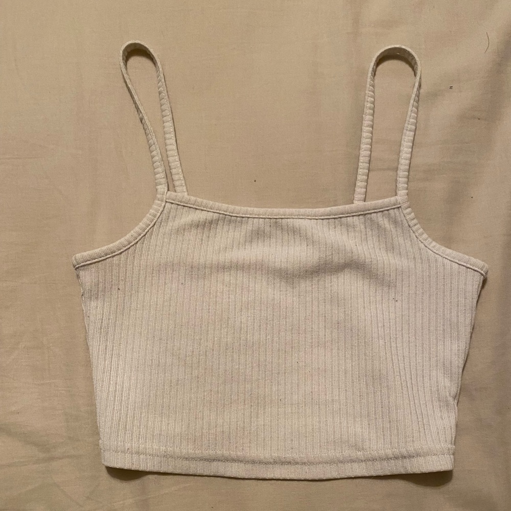 Cute H&M white cropped top with spaghetti straps in size (XS)